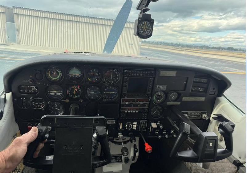 CESSNA TURBO 210M Photo 6