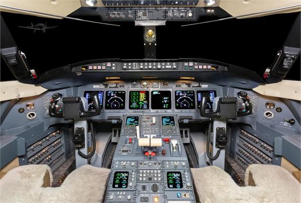 2004 BOMBARDIER CHALLENGER 604 Photo 6