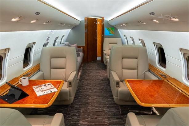 2004 BOMBARDIER CHALLENGER 604 Photo 5