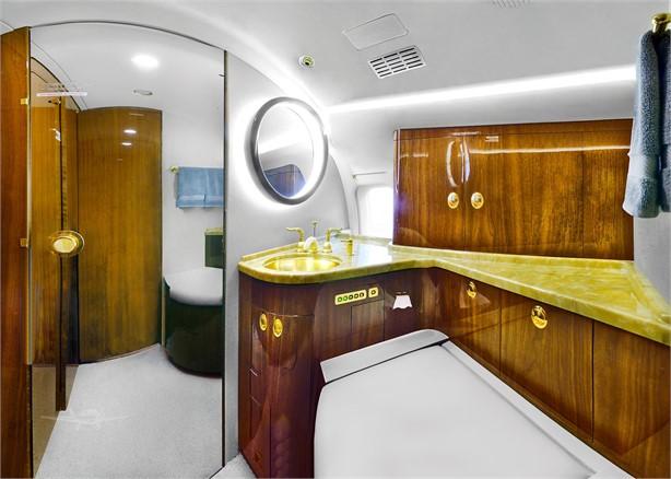 2002 BOMBARDIER GLOBAL EXPRESS Photo 2