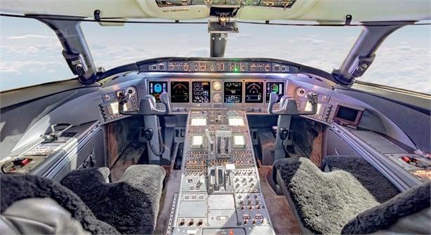 2000 BOMBARDIER GLOBAL EXPRESS Photo 4