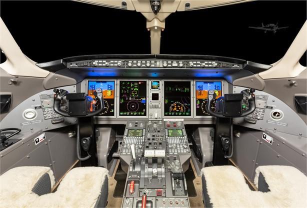 2013 BOMBARDIER CHALLENGER 300 Photo 5