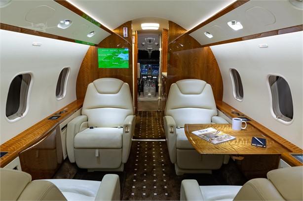 2013 BOMBARDIER CHALLENGER 300 Photo 4