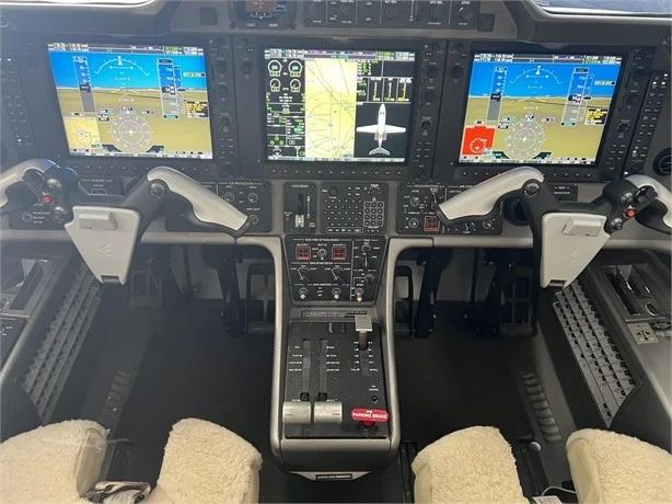 2013 EMBRAER PHENOM 100 Photo 4