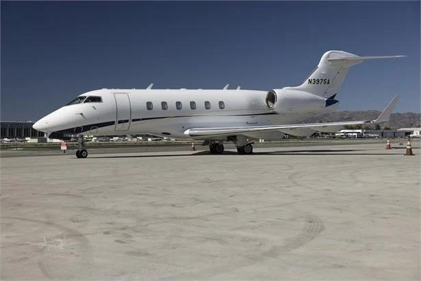 2008 BOMBARDIER CHALLENGER 300 Photo 2