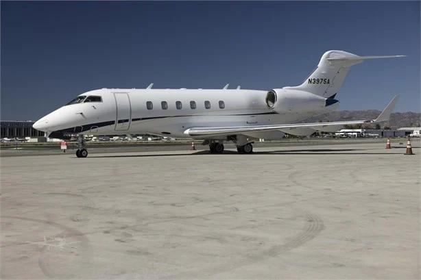 2008 BOMBARDIER CHALLENGER 300 Photo 2