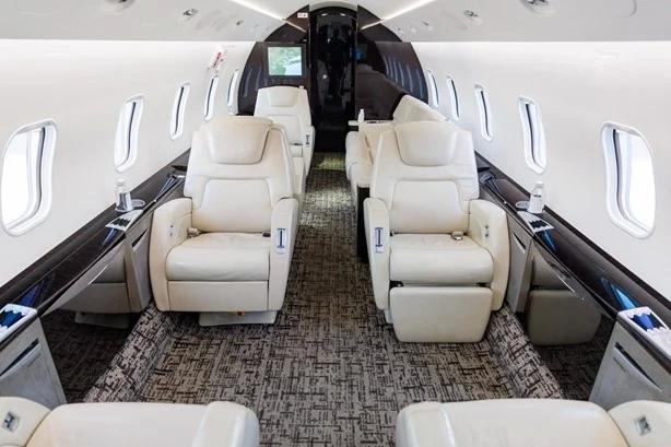 2007 BOMBARDIER CHALLENGER 300 Photo 4