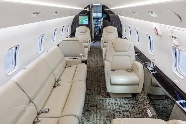 2007 BOMBARDIER CHALLENGER 300 Photo 5