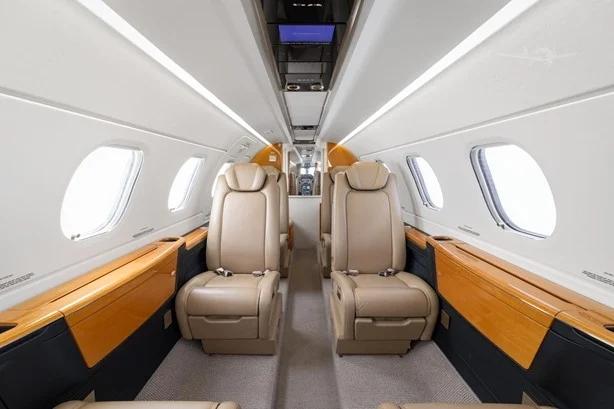 2019 EMBRAER PHENOM 300E Photo 4