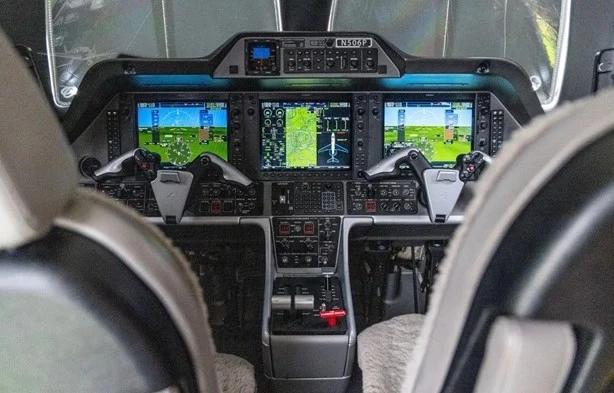 2012 EMBRAER PHENOM 300 Photo 5