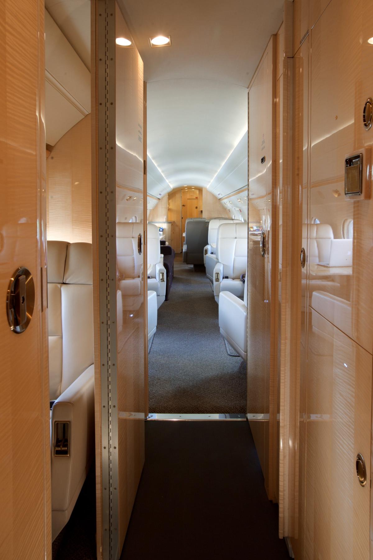 2008 Gulfstream G550 Photo 3