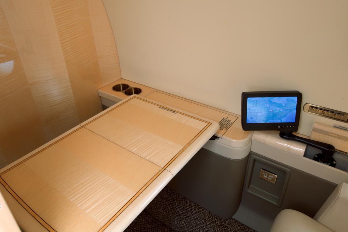 2008 Gulfstream G550 Photo 2