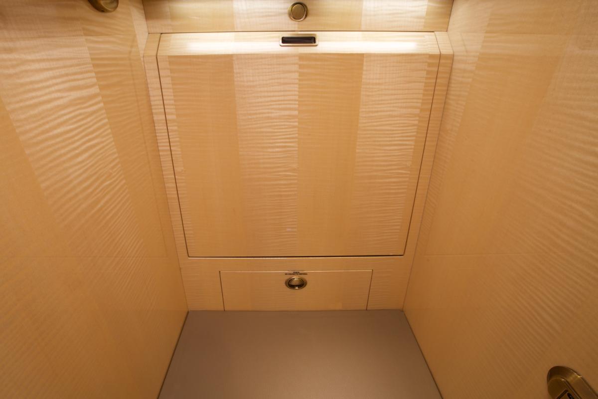 2008 Gulfstream G550 Photo 3