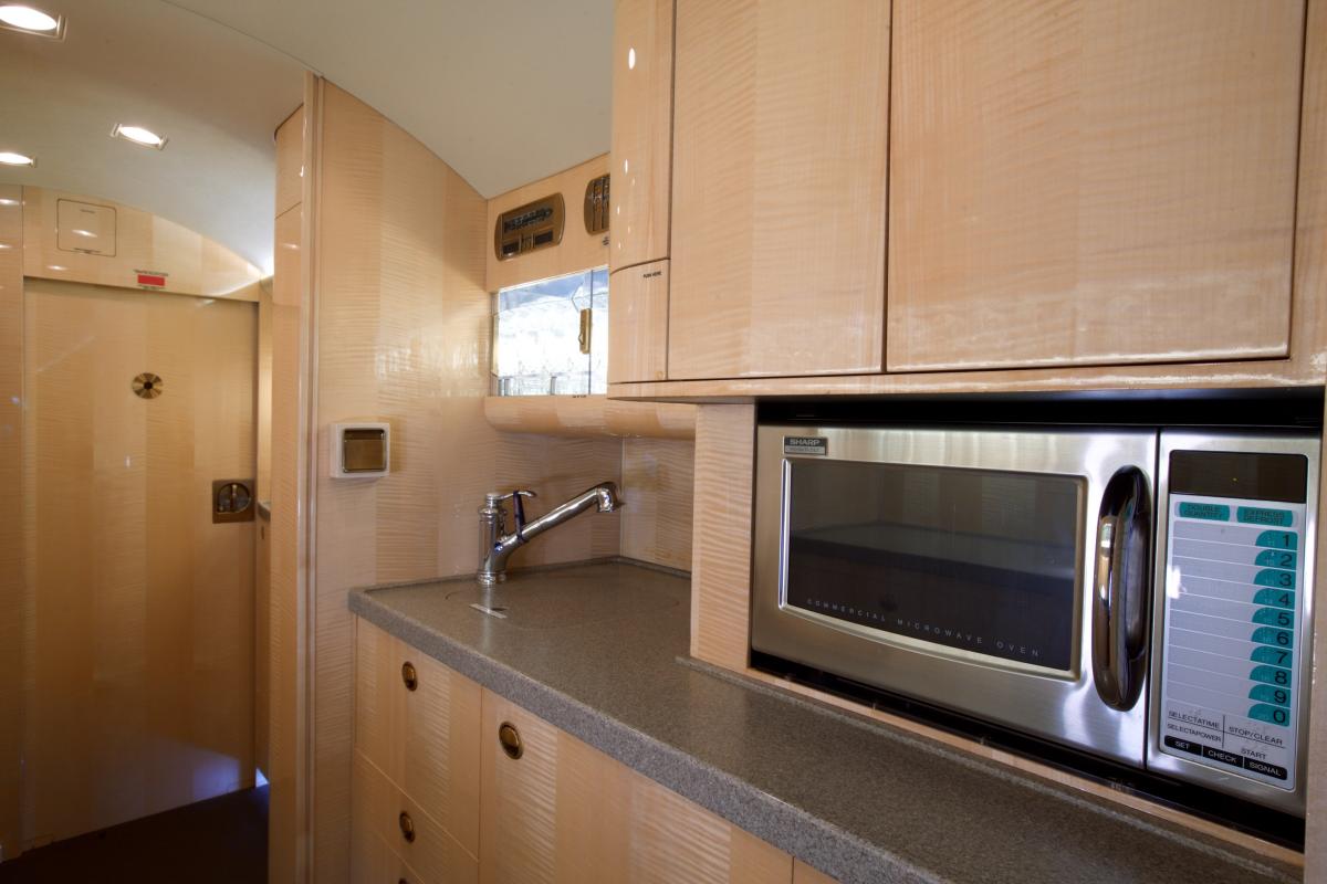 2008 Gulfstream G550 Photo 2