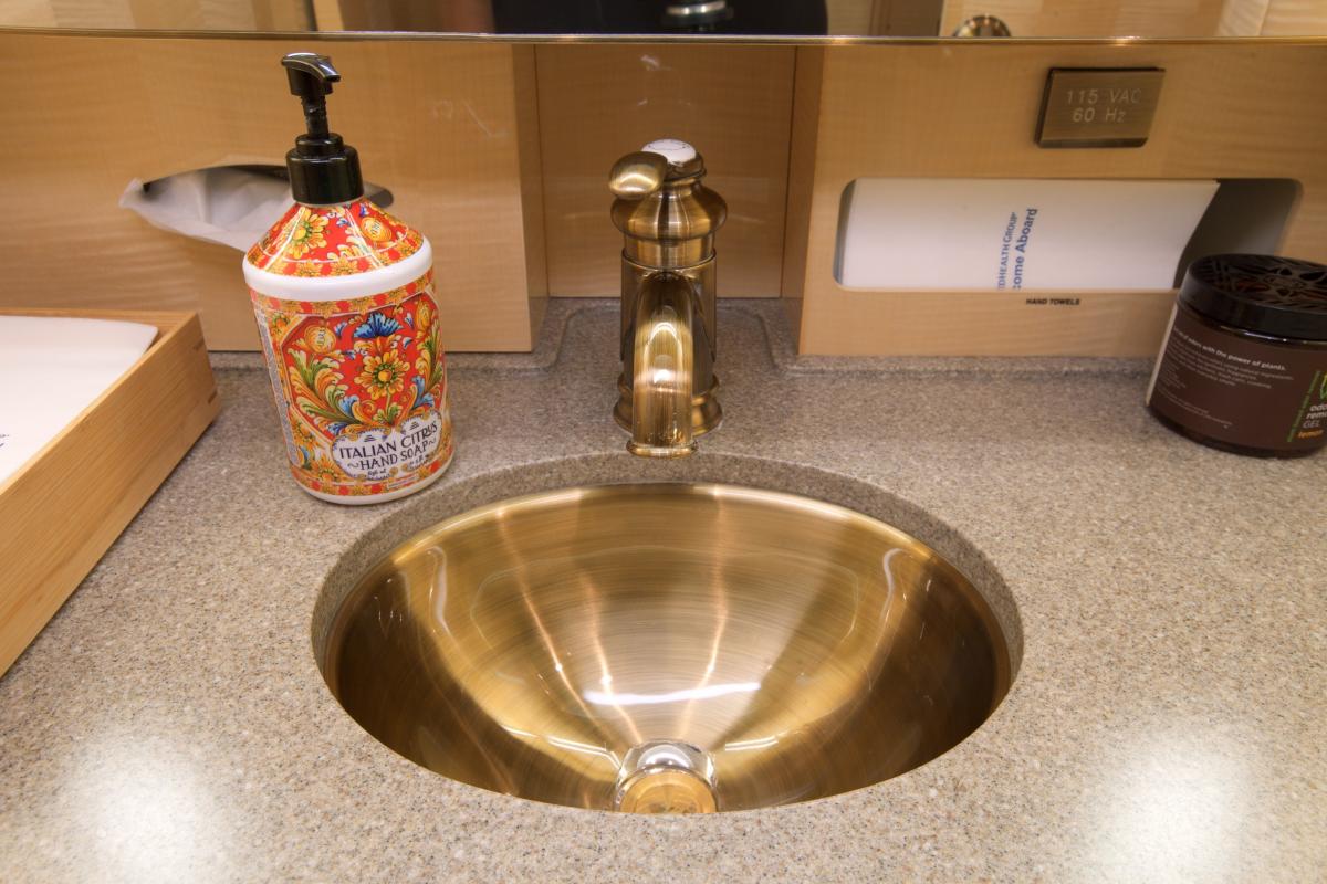 2008 Gulfstream G550 Photo 2