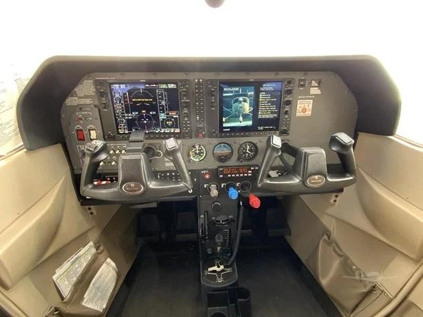 2006 CESSNA 182T SKYLANE Photo 3