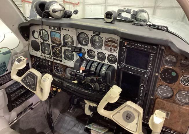 1981 BEECHCRAFT 58 FOXSTAR BARON Photo 4