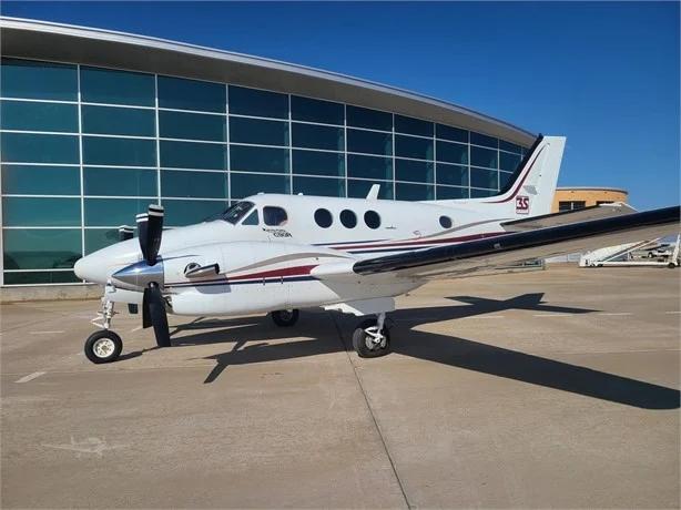 1991 BEECHCRAFT KING AIR C90A Photo 3