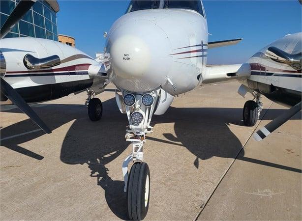 1991 BEECHCRAFT KING AIR C90A Photo 2