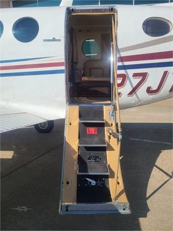 1991 BEECHCRAFT KING AIR C90A Photo 3