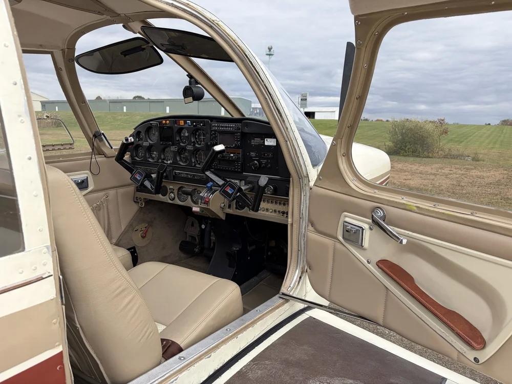 1968 Piper Arrow PA-28R-180 Photo 7