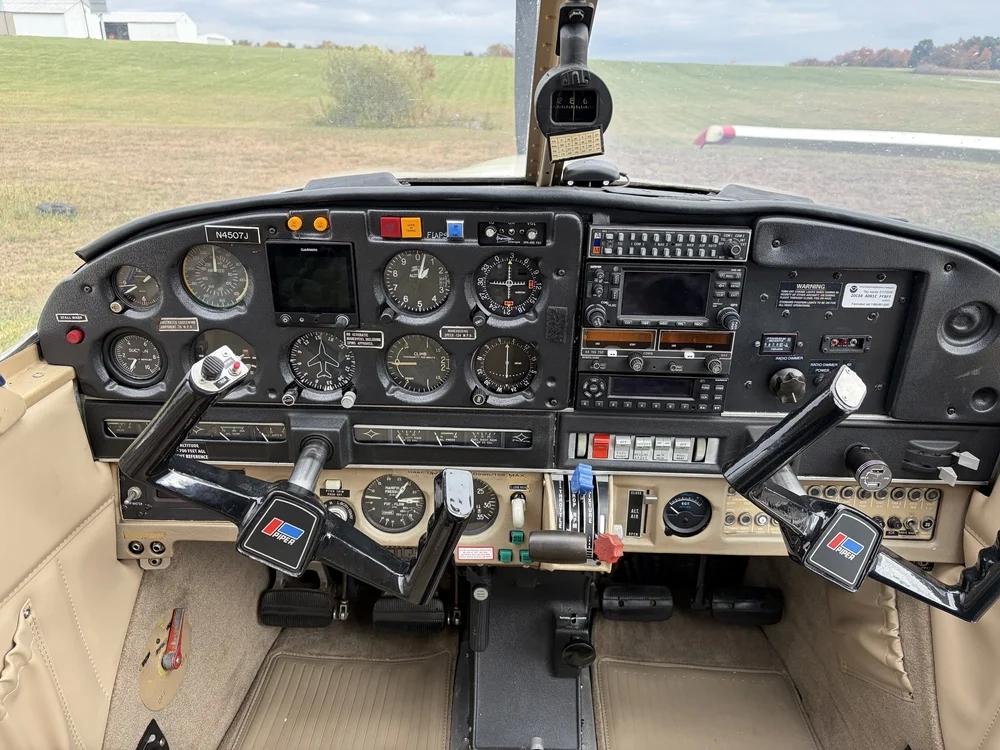 1968 Piper Arrow PA-28R-180 Photo 2