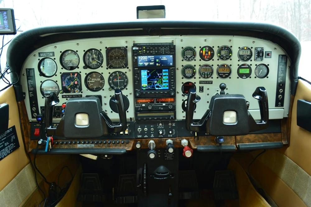 1975 Cessna 182P Photo 4