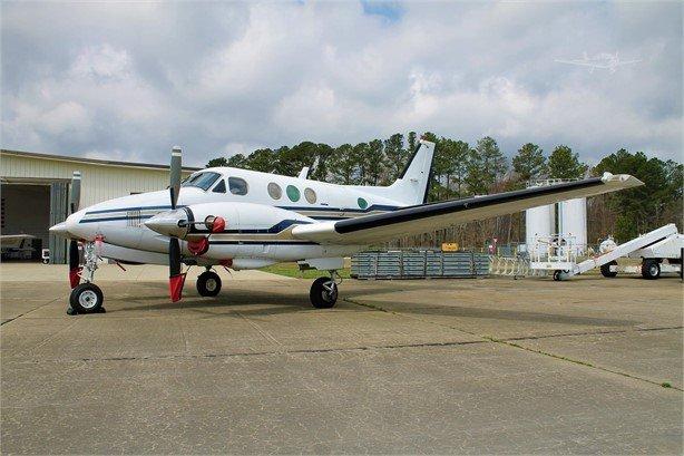 1976 BEECHCRAFT KING AIR C90 Photo 2