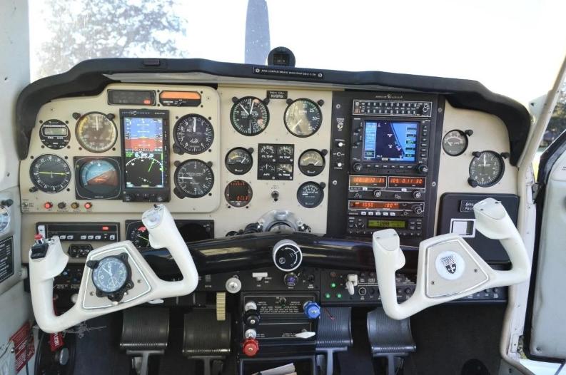 1991 Beech F33A Bonanza Photo 4