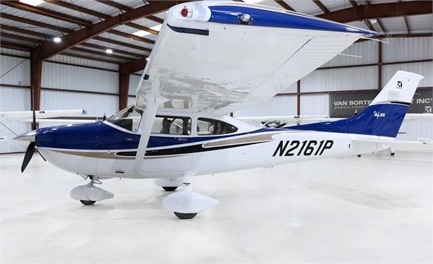 2004 CESSNA 182T SKYLANE Photo 2