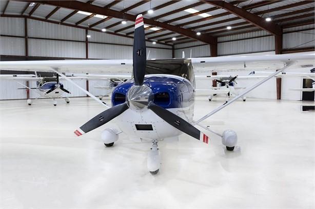 2004 CESSNA 182T SKYLANE Photo 4