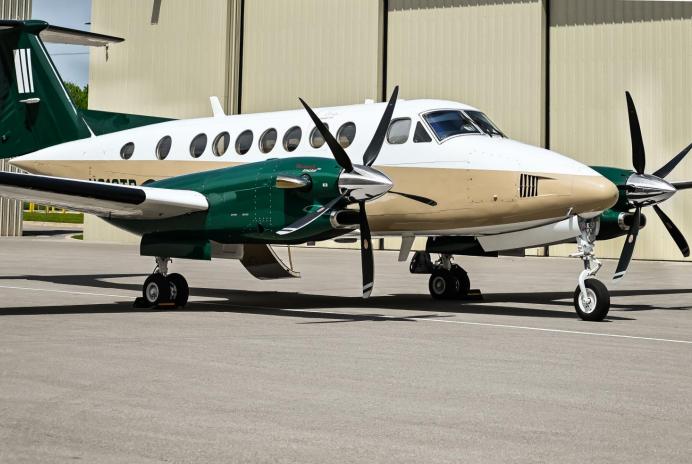 1999 Beech King Air 350 Photo 2