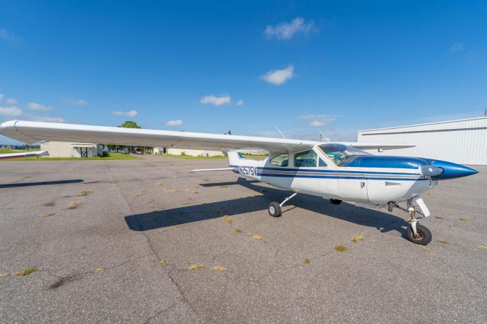 1974 Cessna 177RG Photo 2