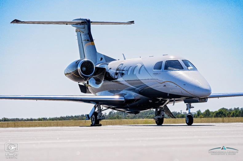 2014 Embraer Phenom 300 Photo 2