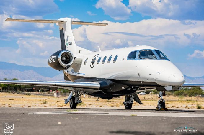 2011 Embraer Phenom 300 Photo 2
