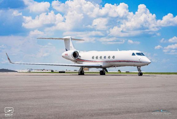 2000 Gulfstream GV Photo 2