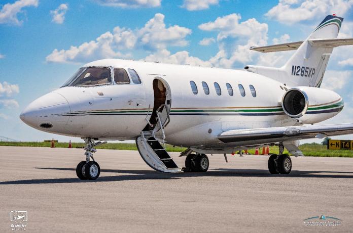 1996 Hawker 8000XP Photo 2