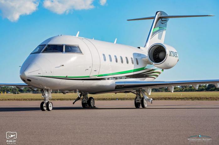 1990 Bombardier Challenger 601-3AER Photo 2