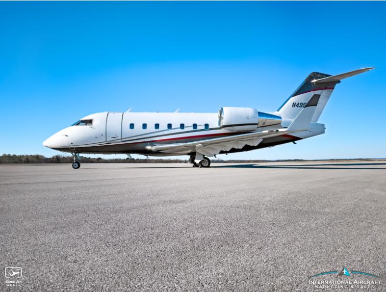 2001 Bombardier Challenger 604 Photo 2