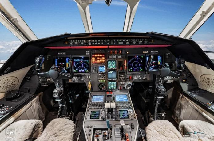 2001 Dassault Falcon 2000 Photo 3