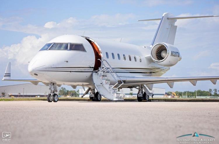 1995 Bombardier Challenger 601-3R Photo 2