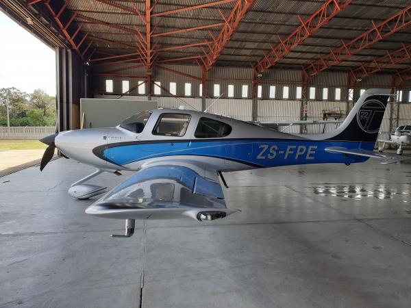 2012 Cirrus SR22 Photo 2