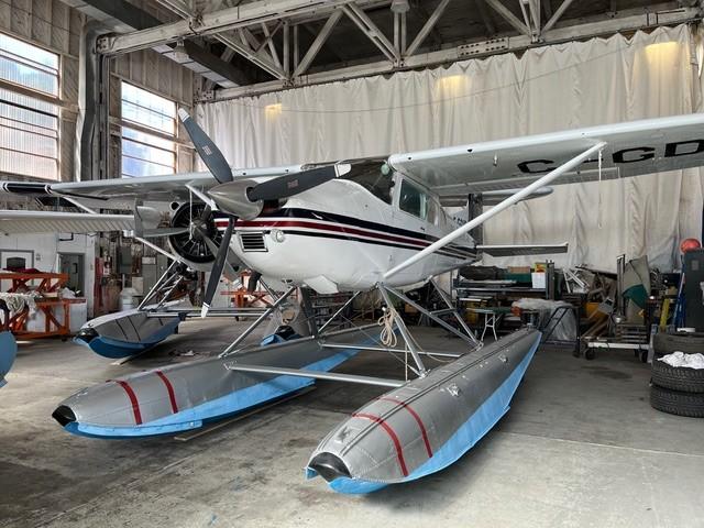 1979 Cessna A185F on Edo 2960 Photo 2