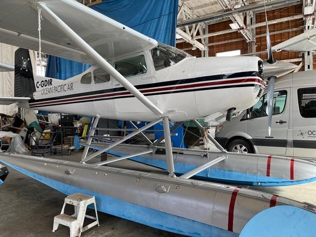 1979 Cessna A185F on Edo 2960 Photo 3