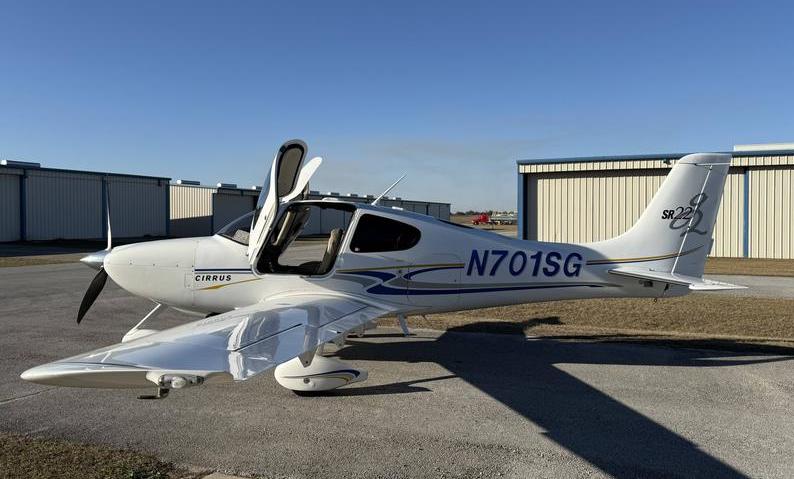 2004 Cirrus SR22 G2 Photo 4