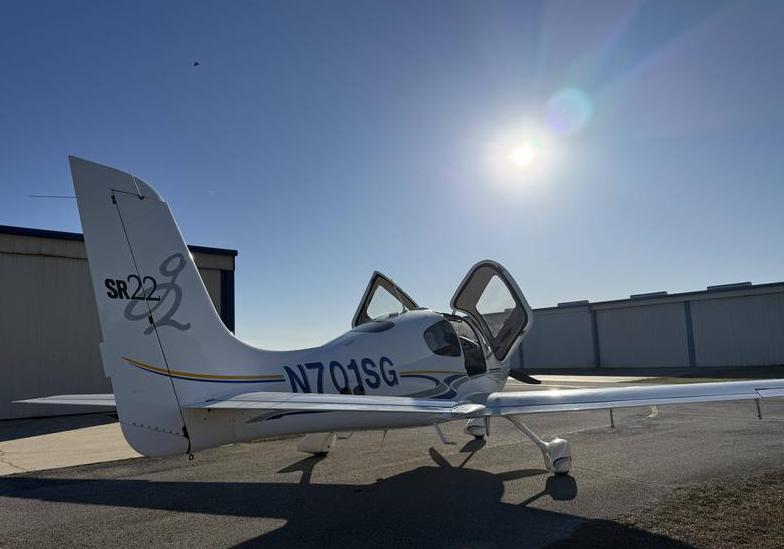 2004 Cirrus SR22 G2 Photo 5