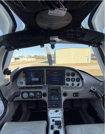 2004 Cirrus SR22 G2 Photo 3