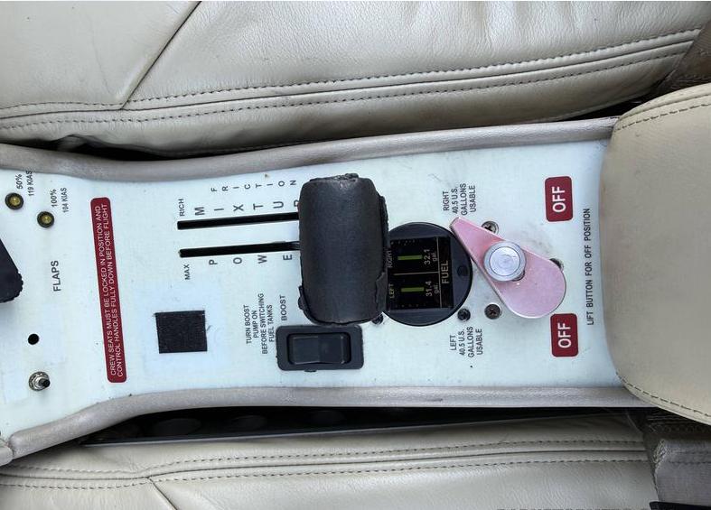 2004 Cirrus SR22 G2 Photo 2