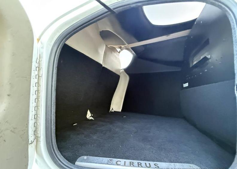 2004 Cirrus SR22 G2 Photo 7