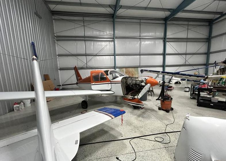 PIPER CHEROKEE 235 Photo 2